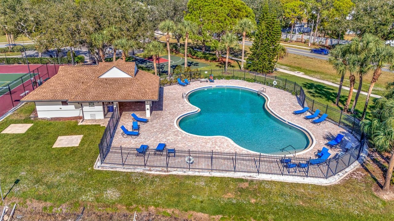 5304 72nd Street E, Bradenton, FL 34203 Photo