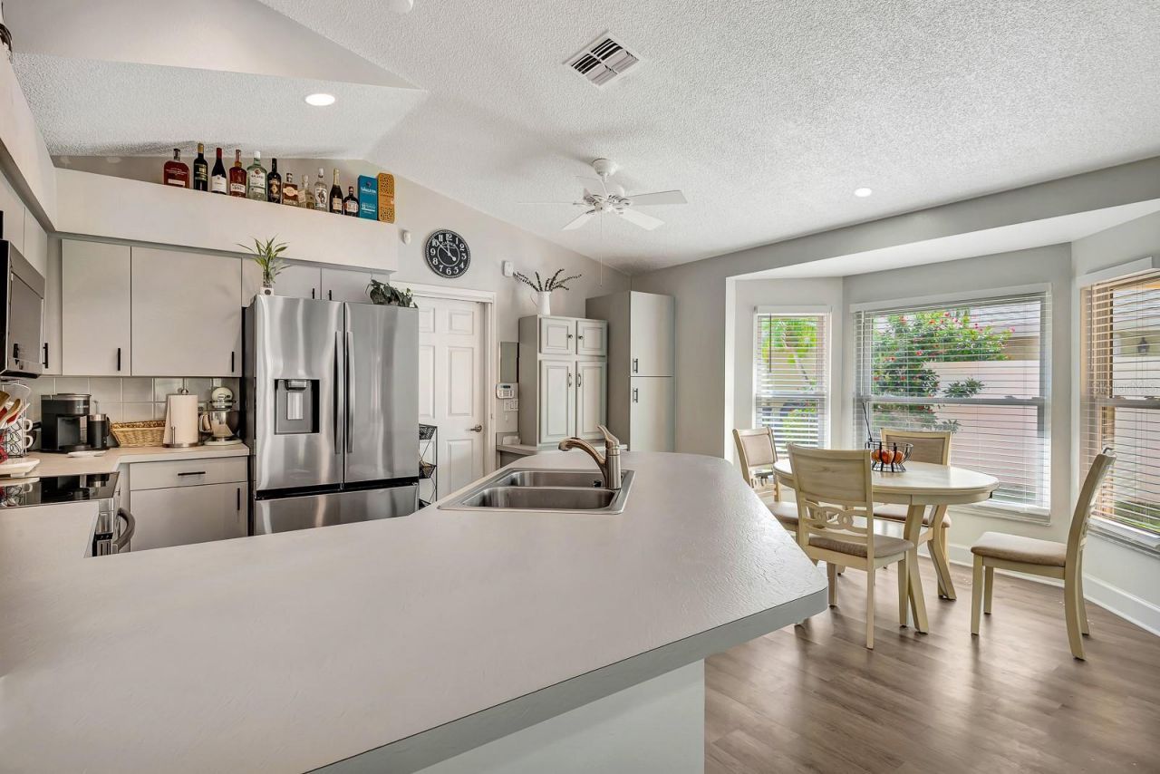 5304 72nd Street E, Bradenton, FL 34203 Photo