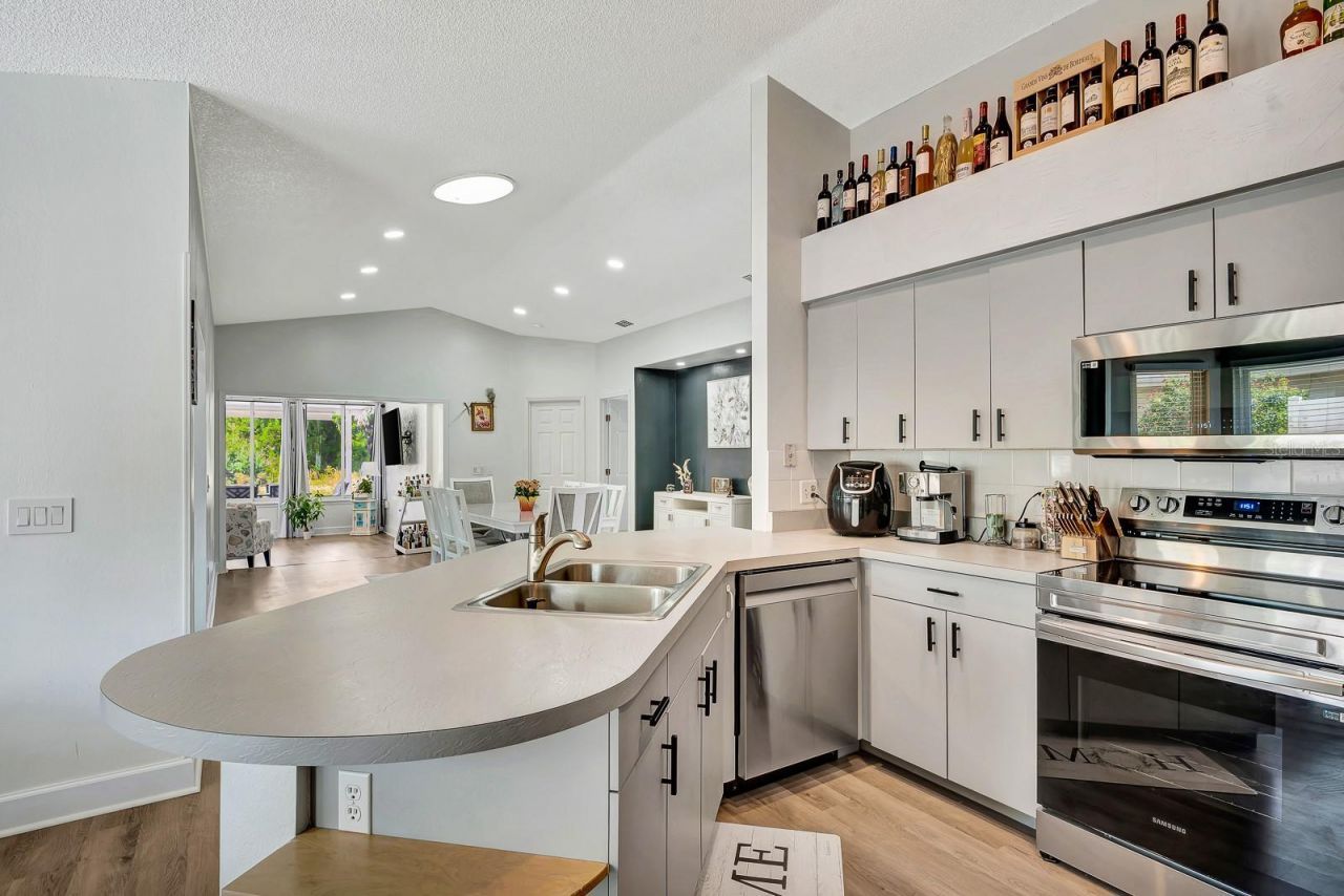 5304 72nd Street E, Bradenton, FL 34203 Photo