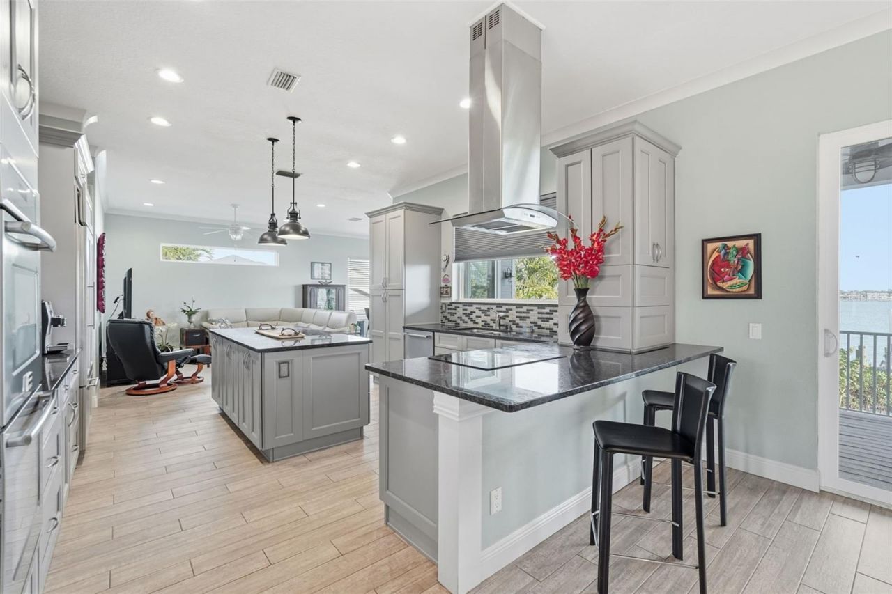 401 Harbor Drive, Belleair Beach, FL 33786 Photo