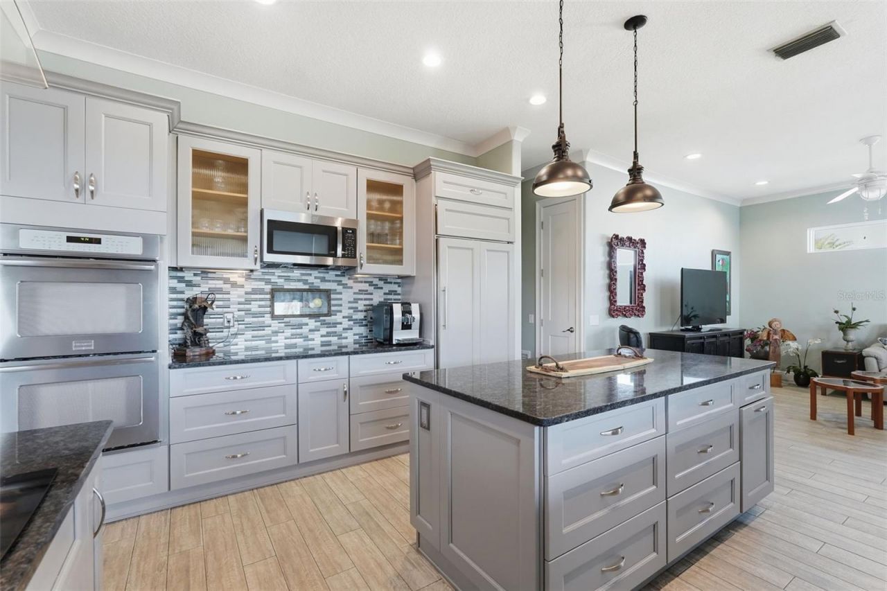 401 Harbor Drive, Belleair Beach, FL 33786 Photo