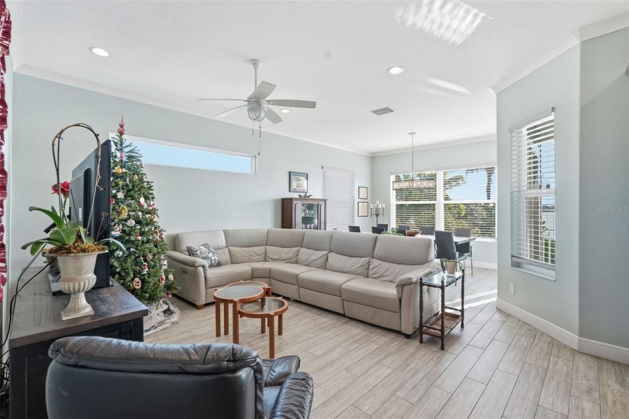 401 Harbor Drive, Belleair Beach, FL 33786 Photo