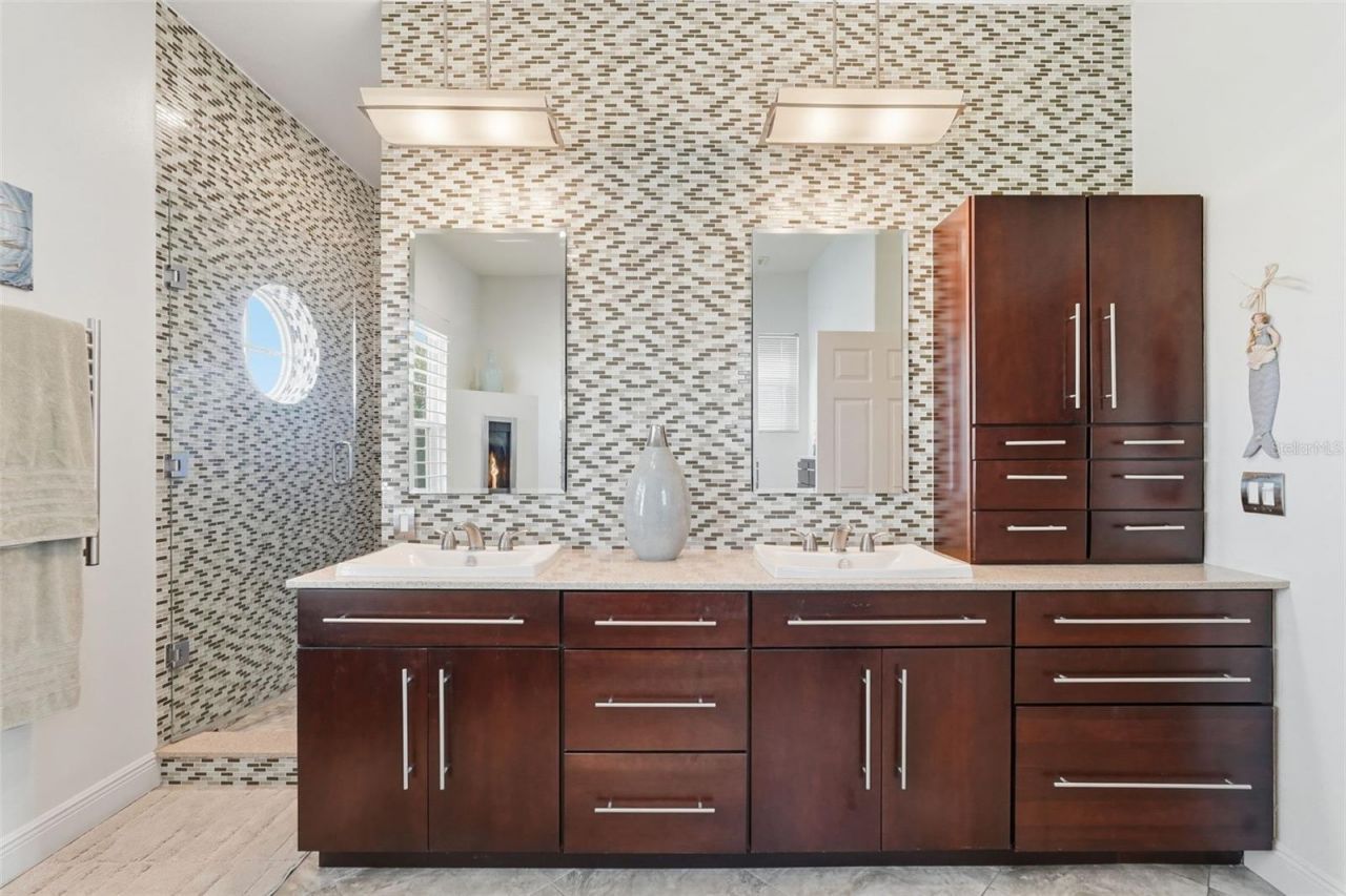 401 Harbor Drive, Belleair Beach, FL 33786 Photo