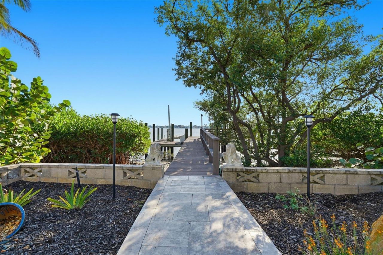 401 Harbor Drive, Belleair Beach, FL 33786 Photo