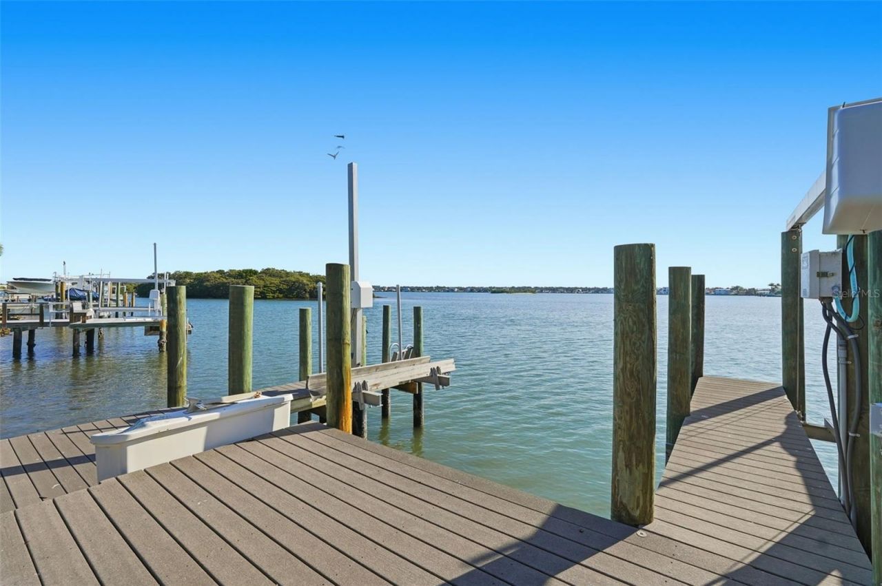 401 Harbor Drive, Belleair Beach, FL 33786 Photo