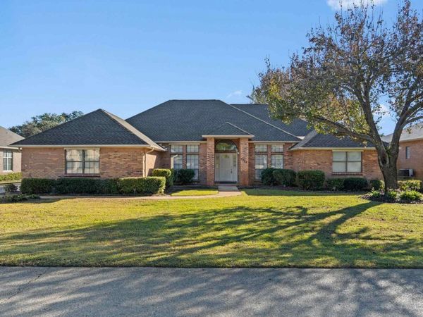 2640 Masters Blvd, Navarre, FL 32566