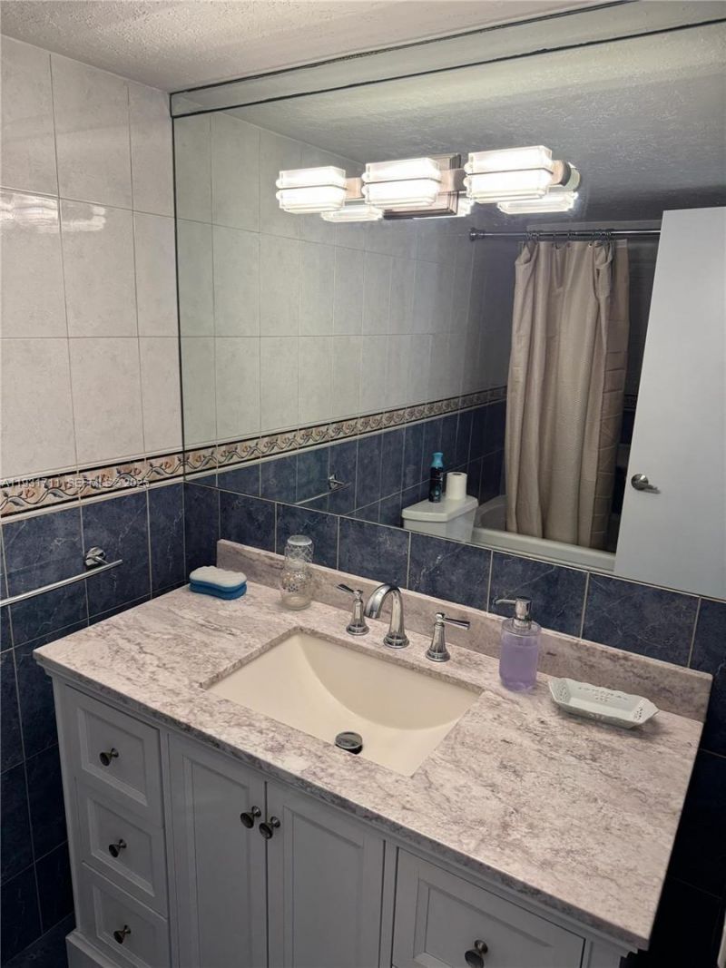 11930 N Bayshore Dr, Unit 1403, North Miami, FL 33181 Photo