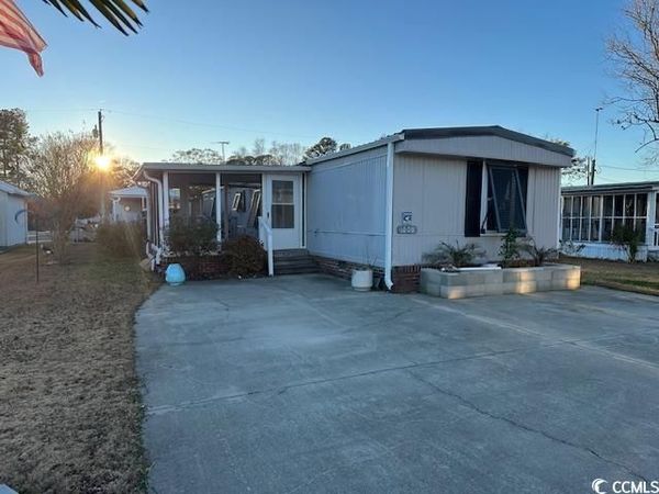 1009 Seaside Dr., North Myrtle Beach, SC 29582