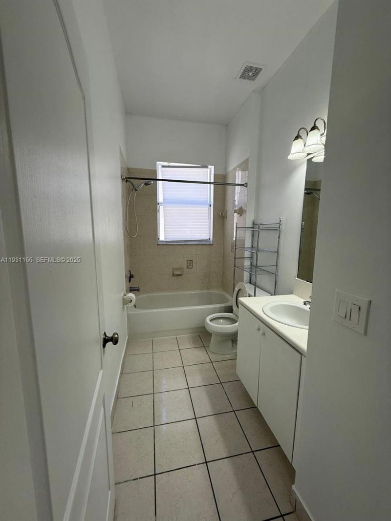 2221 NE 37th Ter, Homestead, FL 33033 Photo