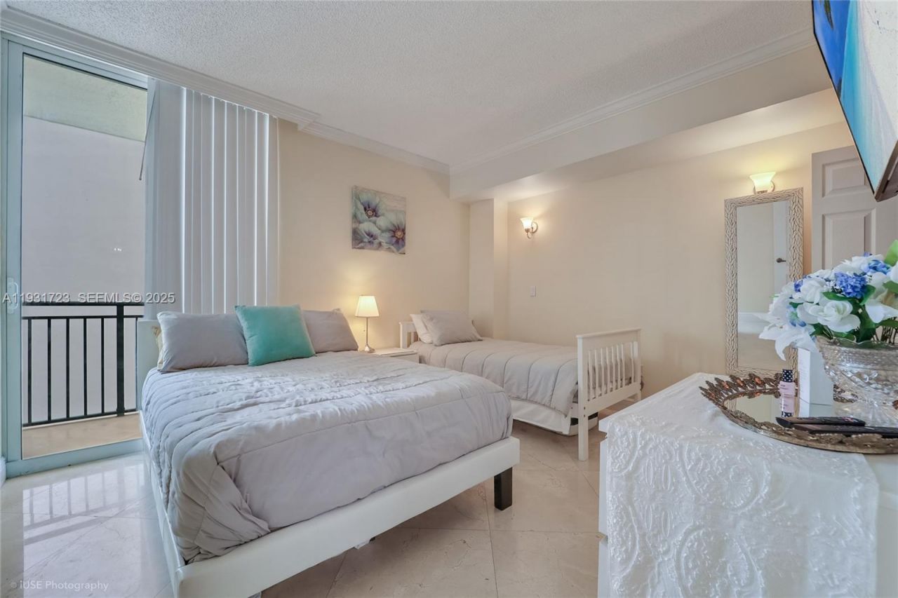 17555 Atlantic Blvd, Unit 1205, Sunny Isles Beach, FL 33160 Photo