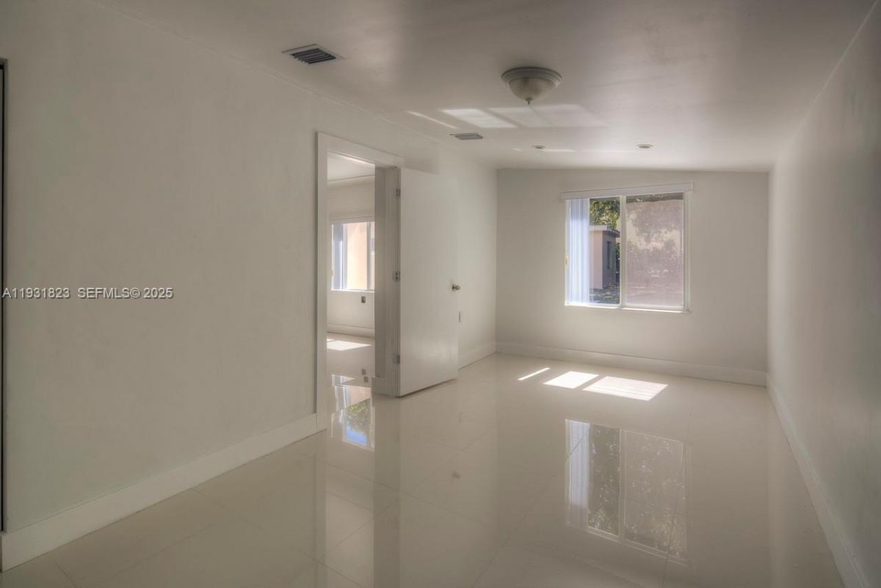 14935 NE 11th Ct, Unit 1, Miami, FL 33161 Photo