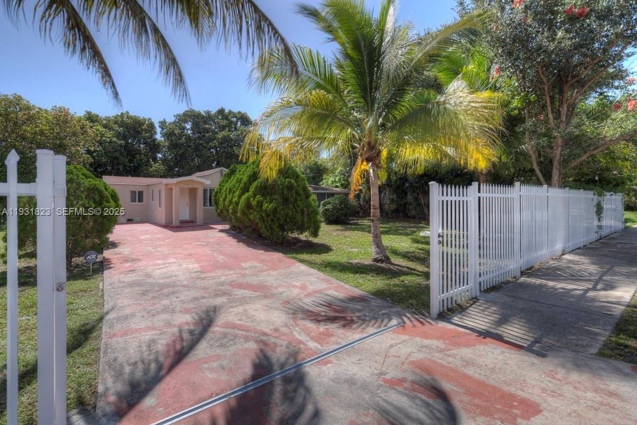 14935 NE 11th Ct, Unit 1, Miami, FL 33161 Photo