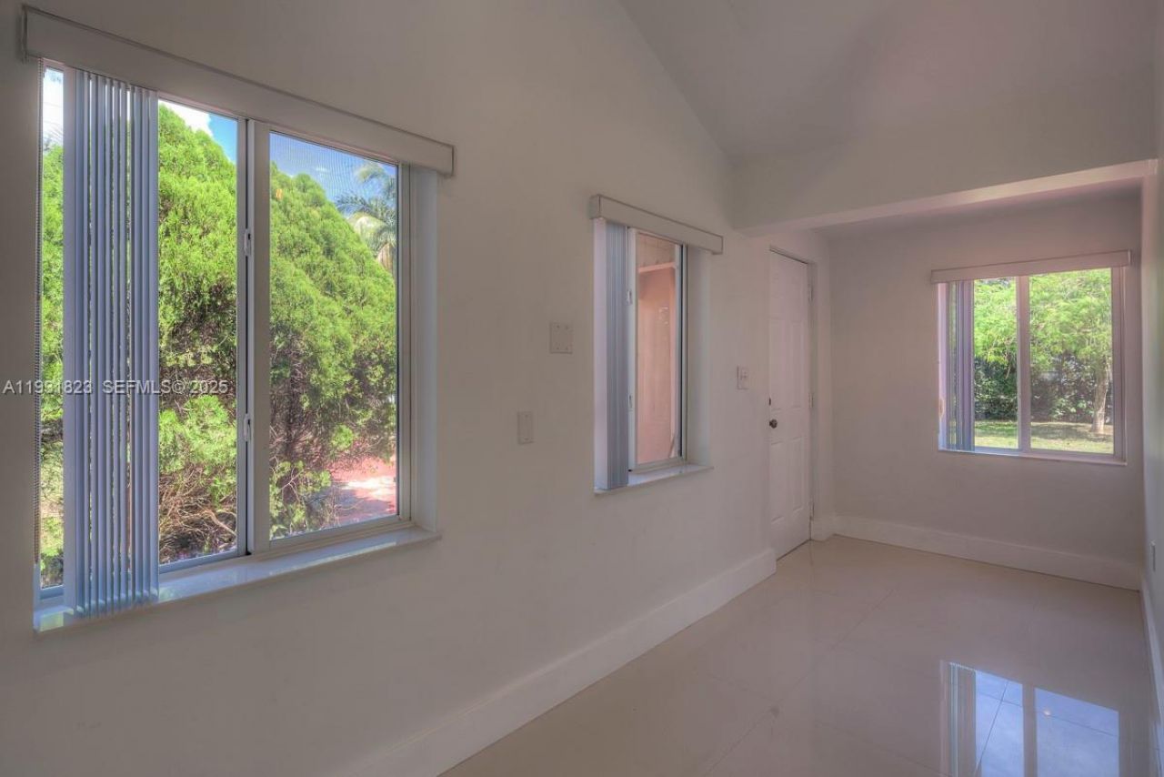 14935 NE 11th Ct, Unit 1, Miami, FL 33161 Photo