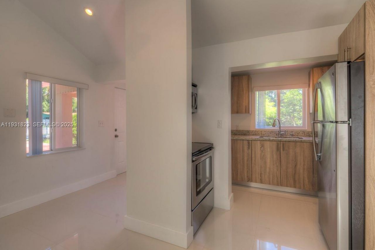 14935 NE 11th Ct, Unit 1, Miami, FL 33161 Photo