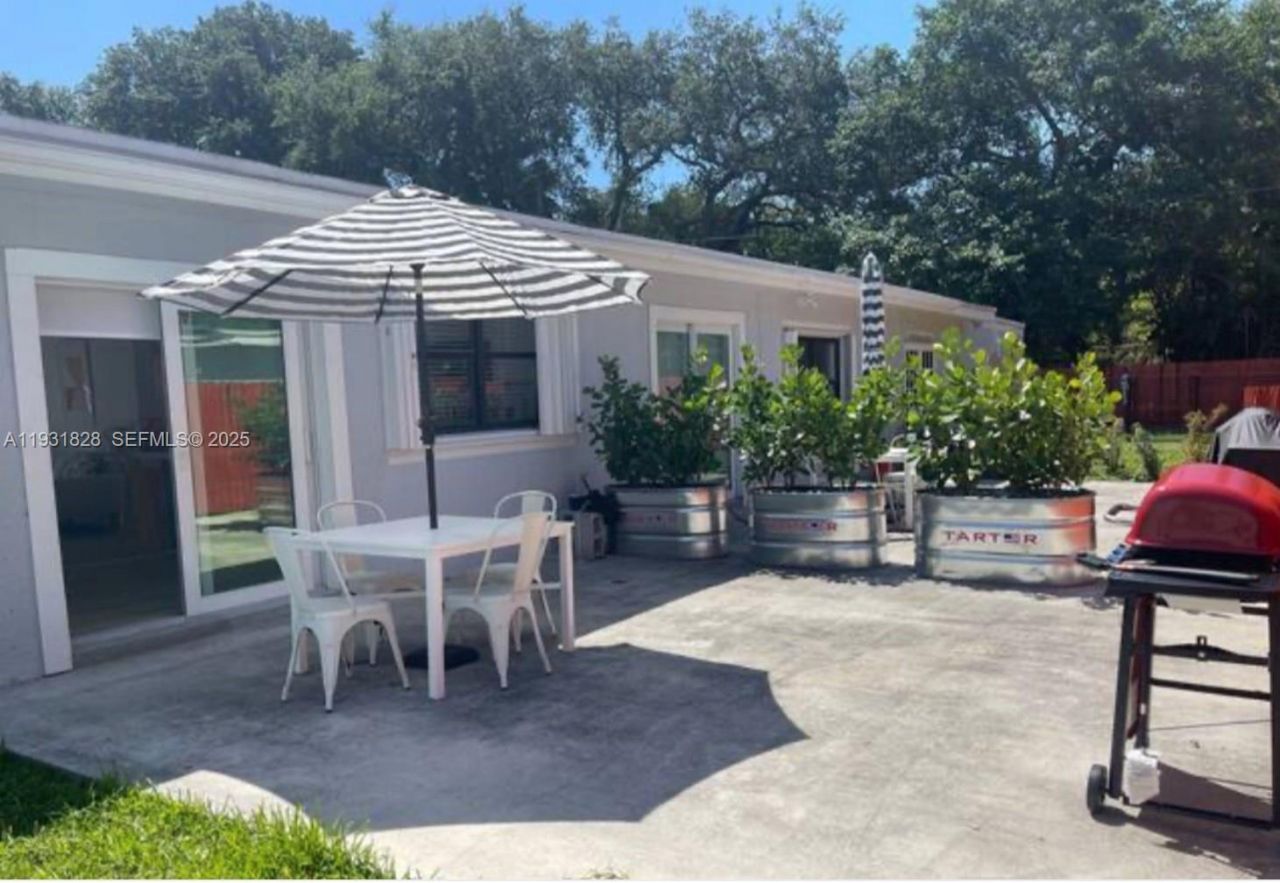 1560 NE 145th St, Unit 1, Miami, FL 33161 Photo