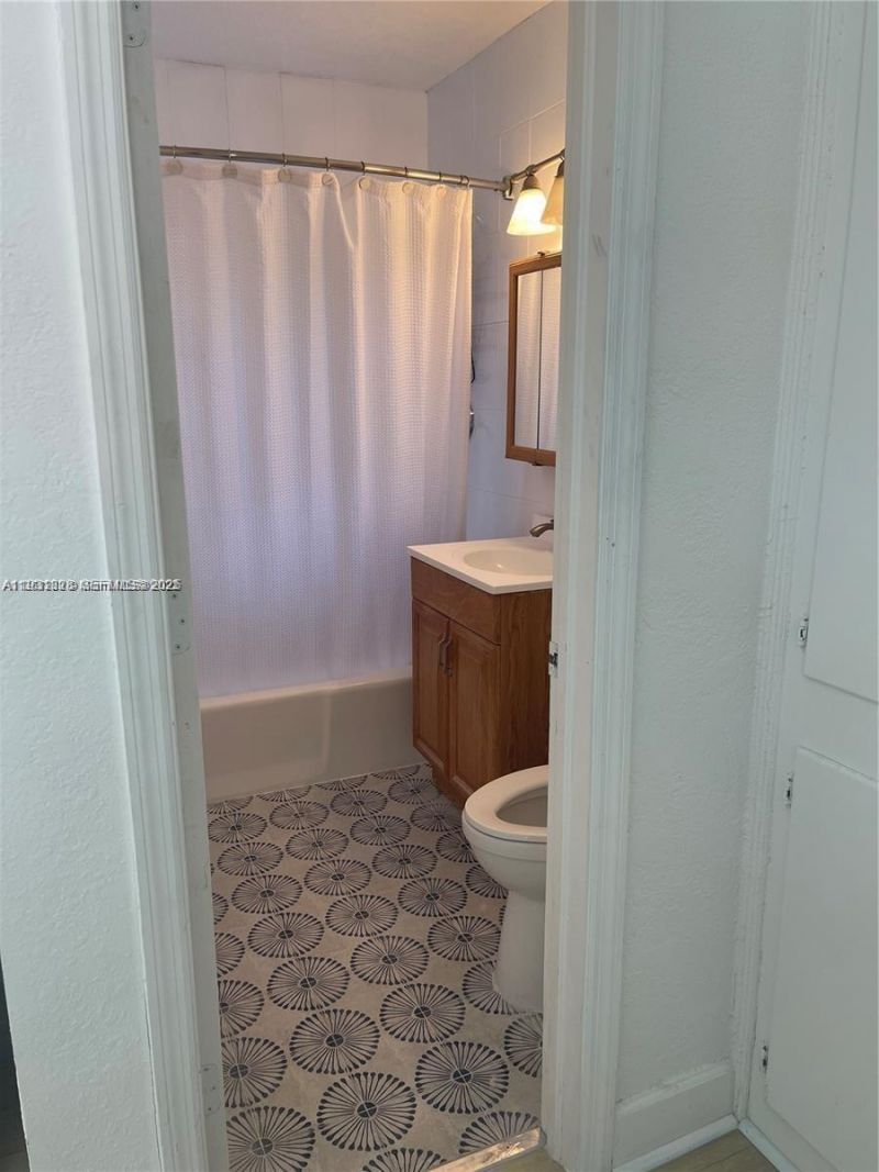 1560 NE 145th St, Unit 1, Miami, FL 33161 Photo