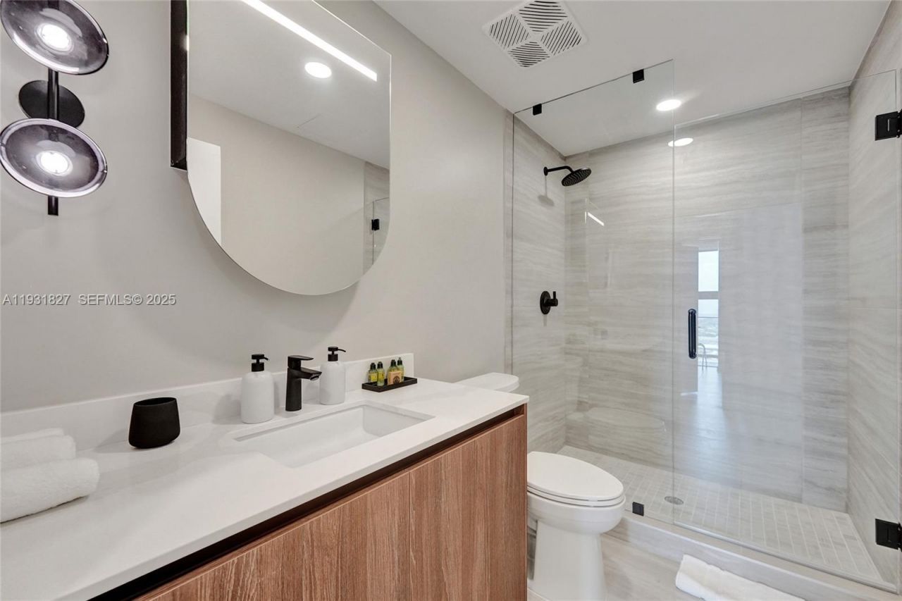 580 72nd St, Unit 1712, Miami, FL 33141 Photo