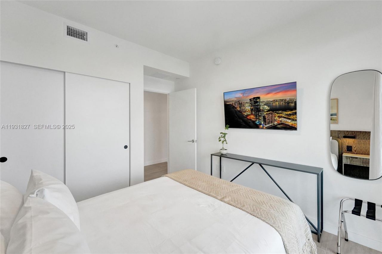 580 72nd St, Unit 1712, Miami, FL 33141 Photo