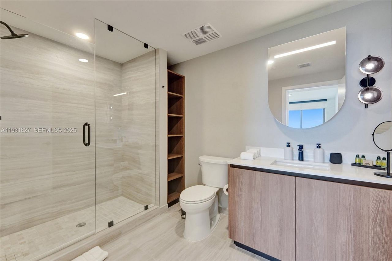 580 72nd St, Unit 1712, Miami, FL 33141 Photo