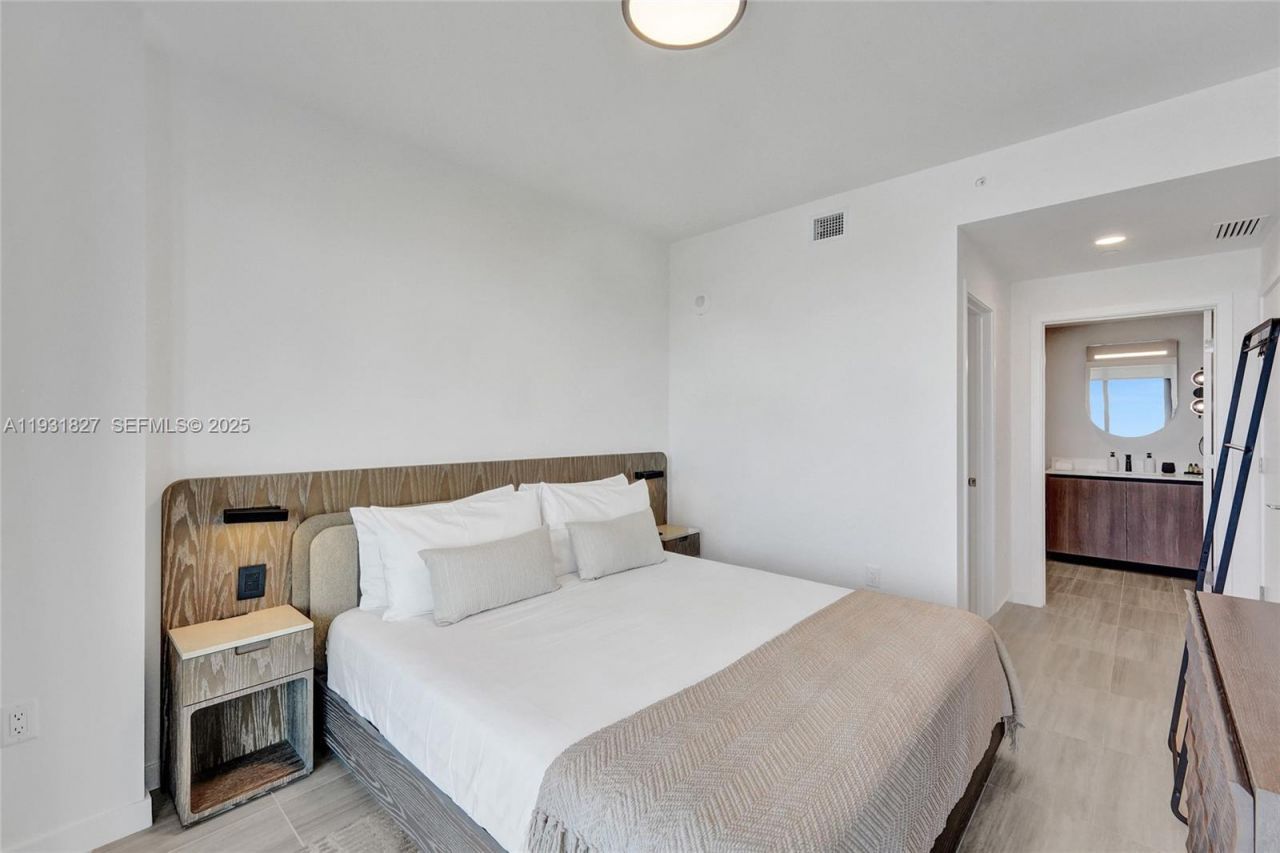 580 72nd St, Unit 1712, Miami, FL 33141 Photo