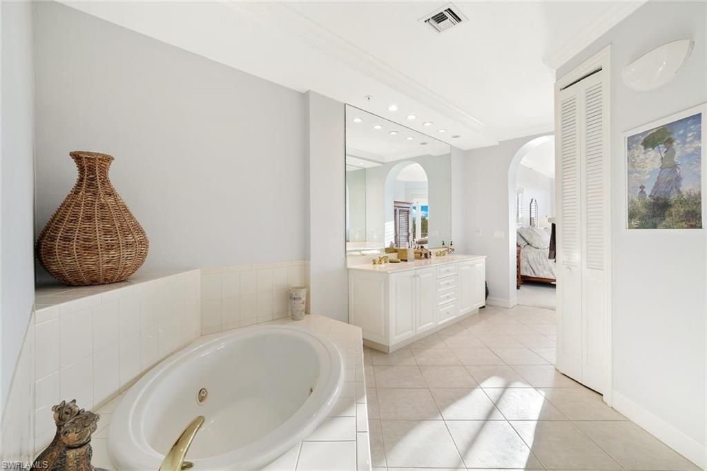 4811 Island Pond Ct, Unit 302, Bonita Springs, FL 34134 Photo