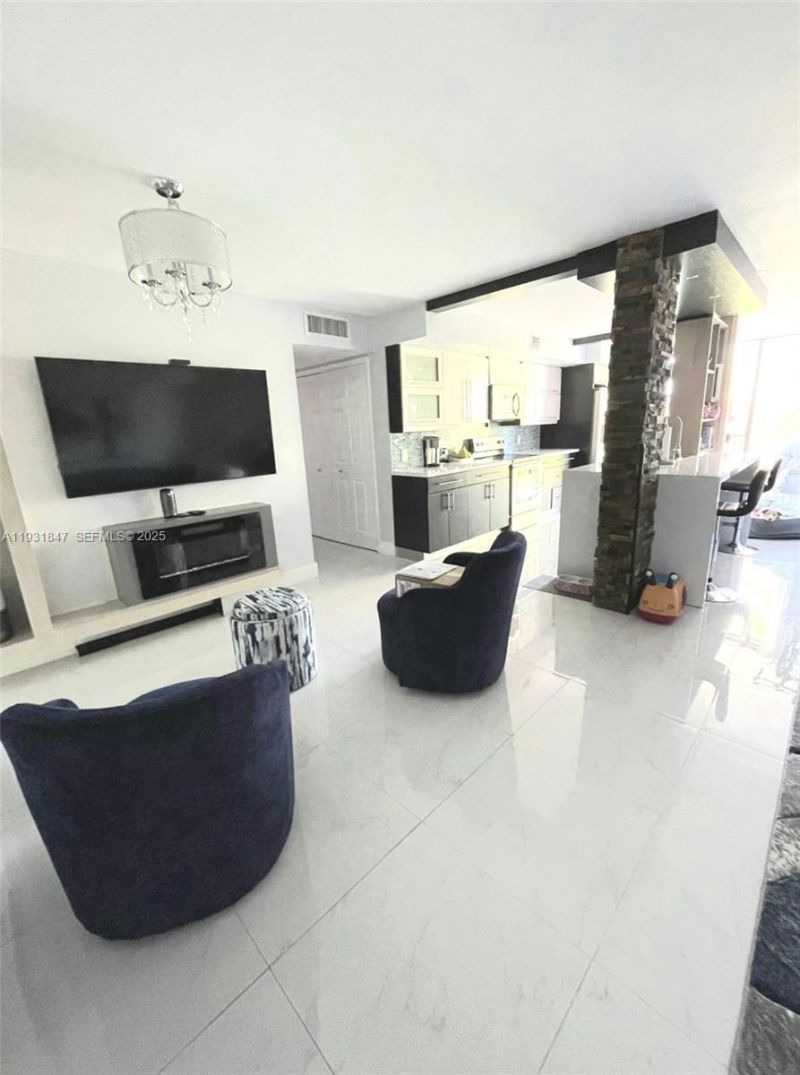 9410 W Flagler St , Unit 409, Miami, FL 33174 Photo