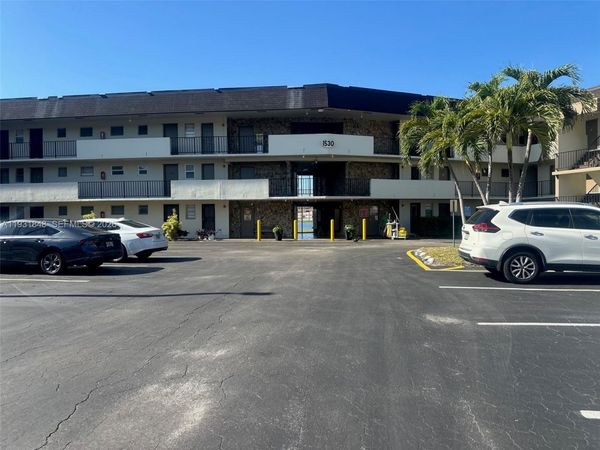 1530 NE 191st St, Unit 205, Miami, FL 33179