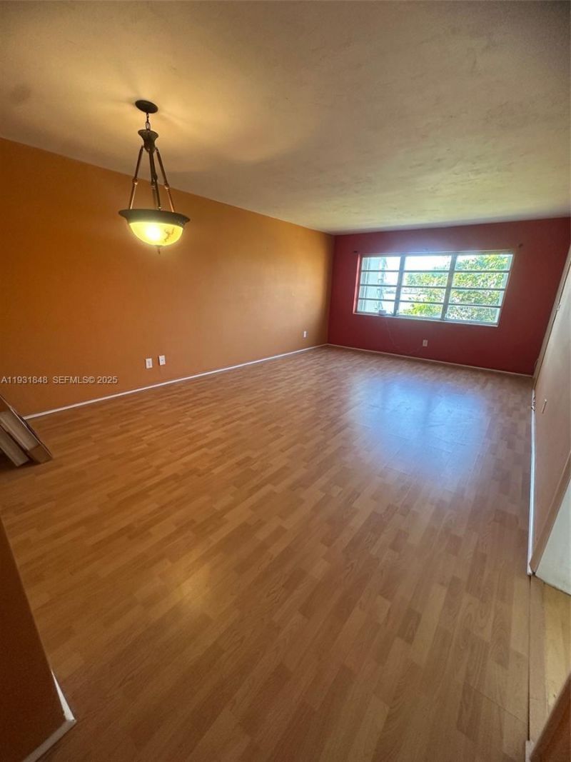 1530 NE 191st St , Unit 205, Miami, FL 33179 Photo