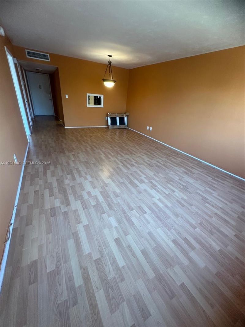 1530 NE 191st St , Unit 205, Miami, FL 33179 Photo