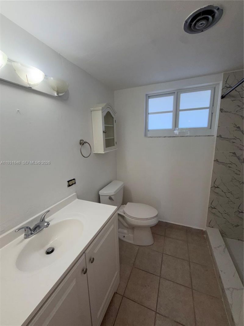 1530 NE 191st St, Unit 205, Miami, FL 33179 Photo