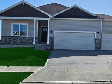 9111 Alexandra Road, Papillion, NE 68157