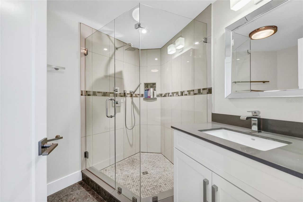 8922 Bay Cove Court, Orlando, FL 32819 Photo