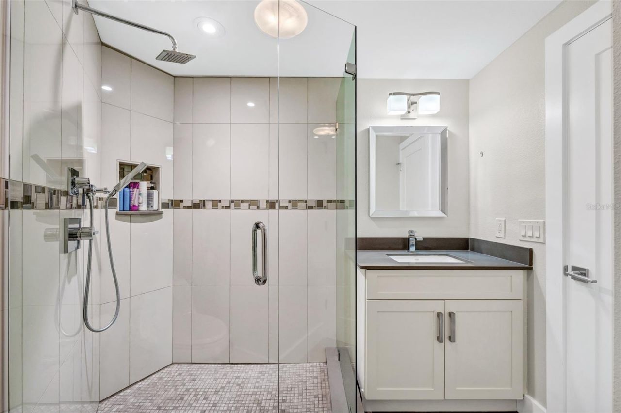 8922 Bay Cove Court, Orlando, FL 32819 Photo