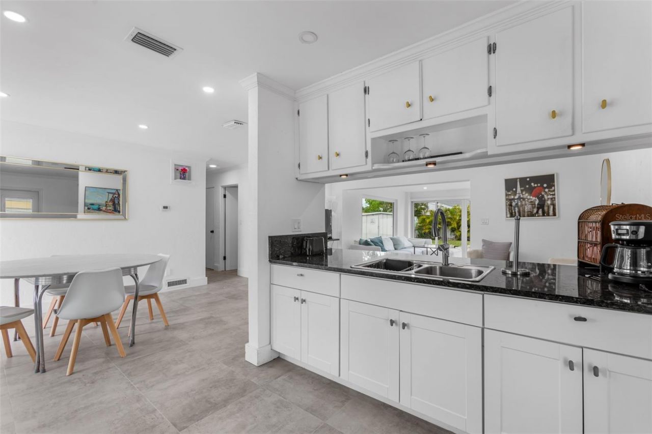 4681 Carson Street Ne, Saint Petersburg, FL 33703 Photo