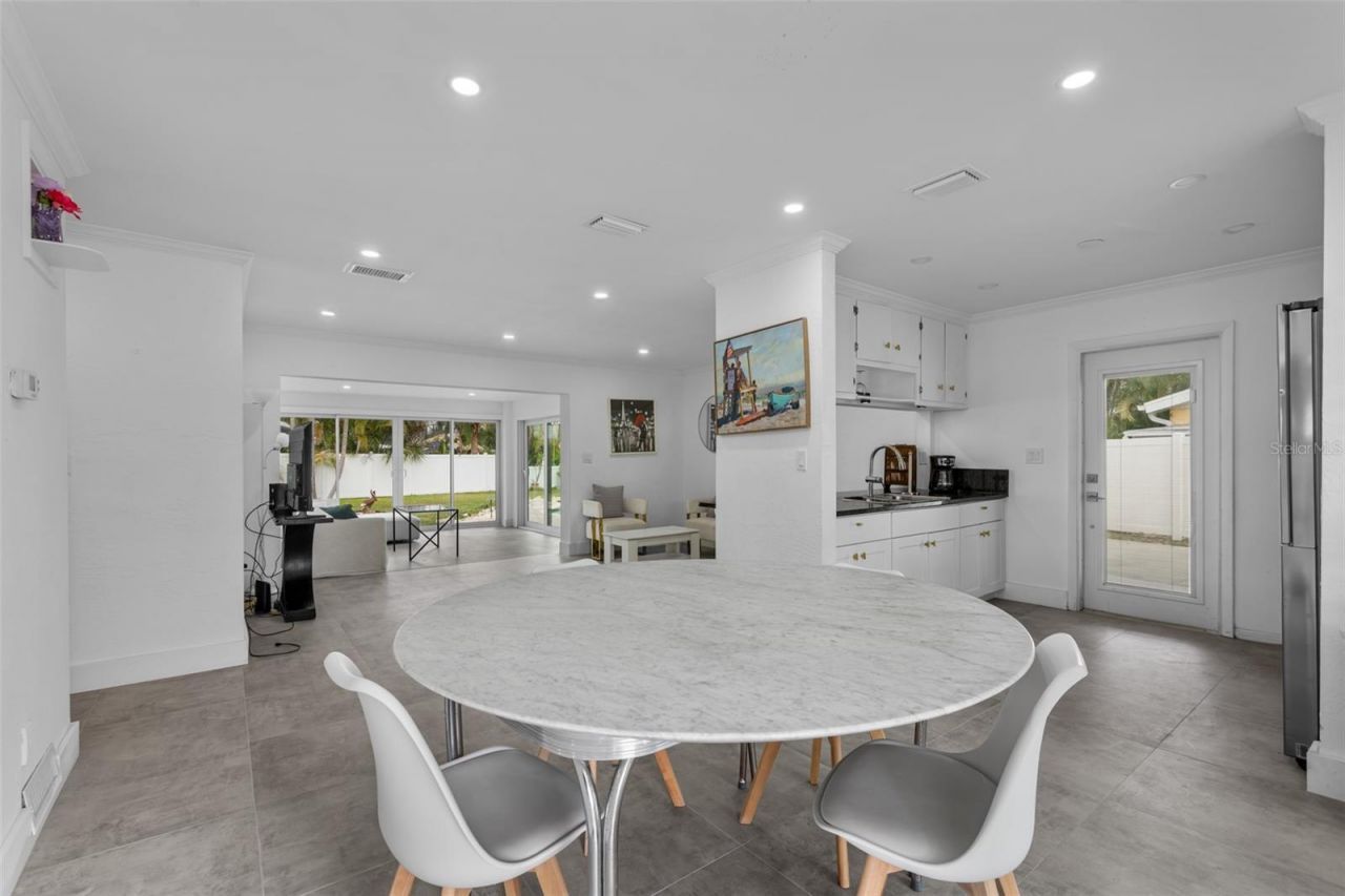 4681 Carson Street Ne, Saint Petersburg, FL 33703 Photo