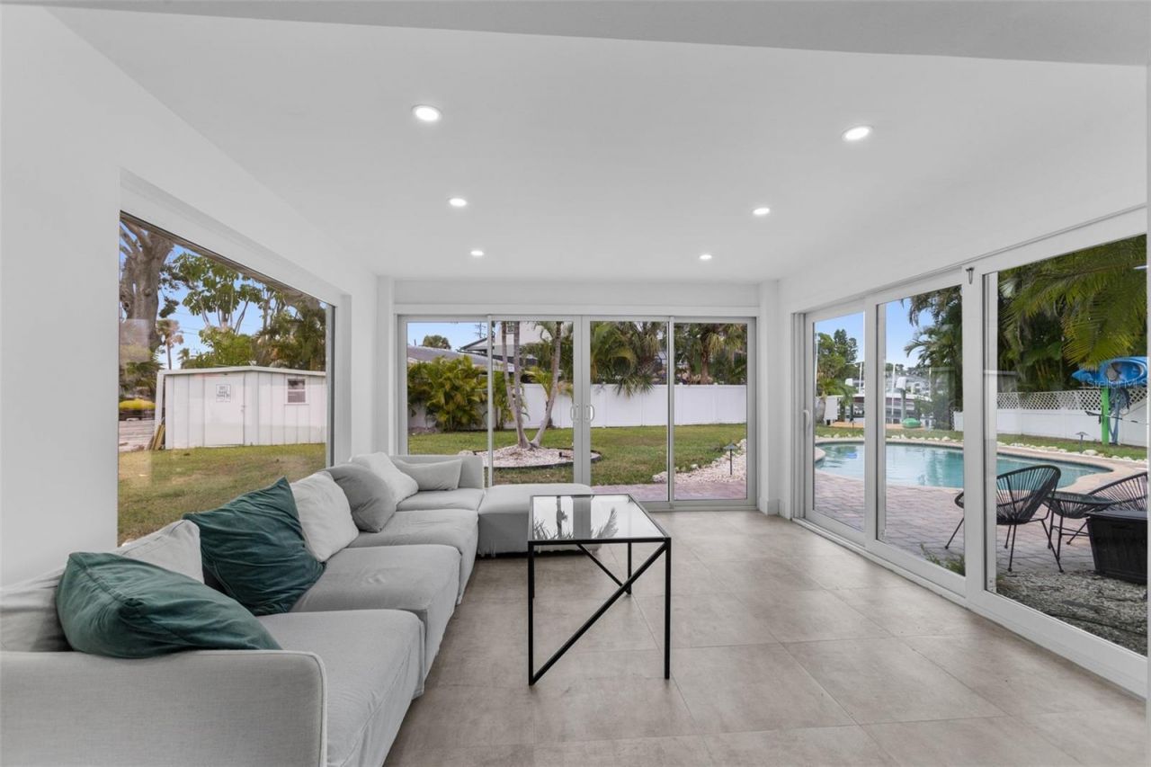 4681 Carson Street Ne, Saint Petersburg, FL 33703 Photo