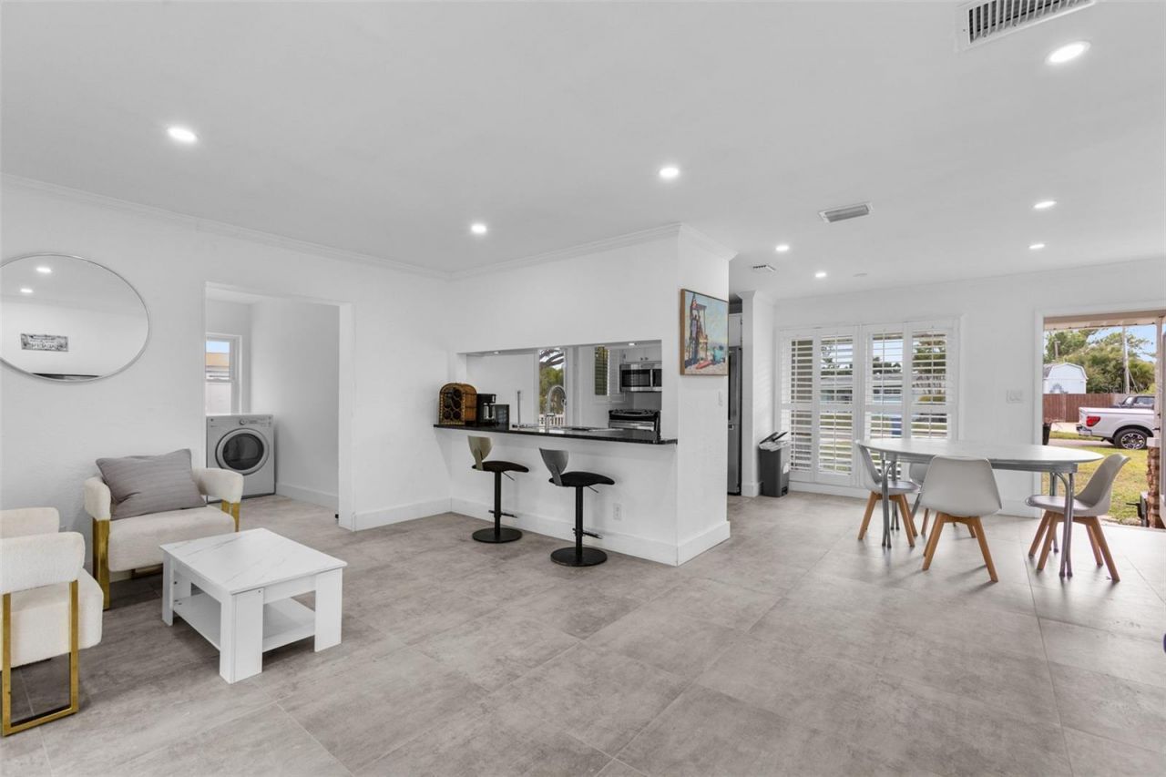 4681 Carson Street Ne, Saint Petersburg, FL 33703 Photo