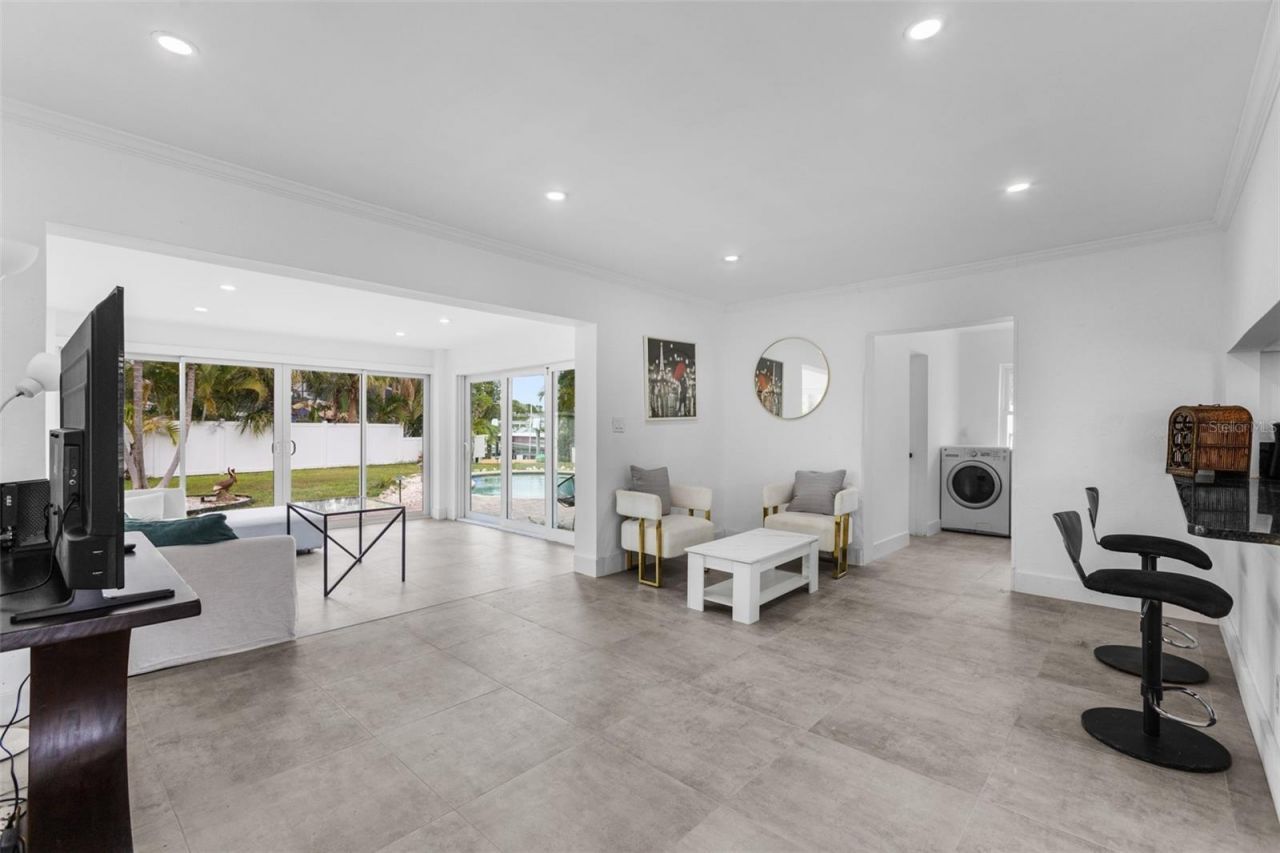 4681 Carson Street Ne, Saint Petersburg, FL 33703 Photo