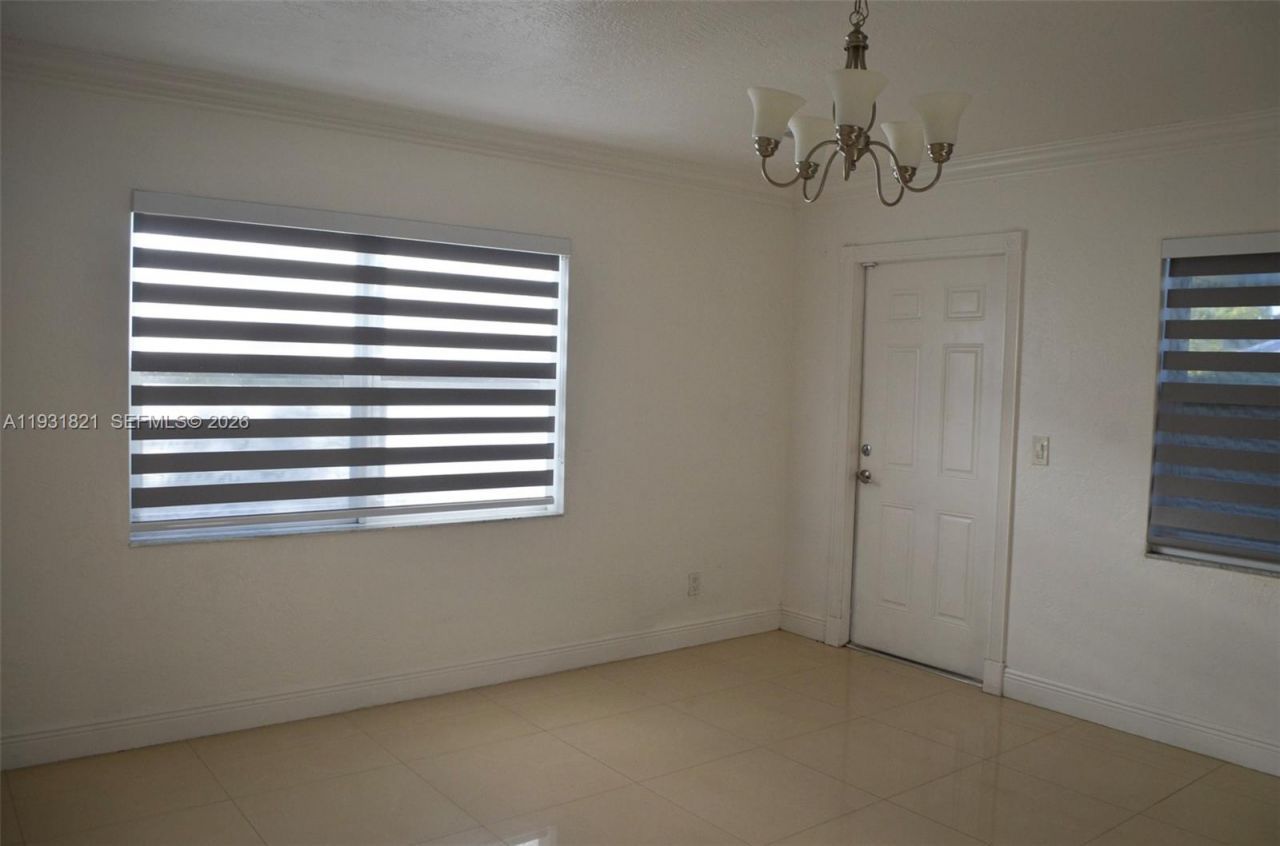 10840 Westwood Lake Dr, Miami, FL 33165 Photo