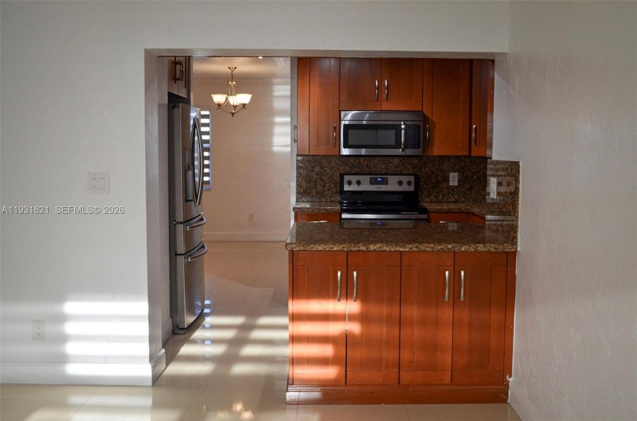 10840 Westwood Lake Dr, Miami, FL 33165 Photo