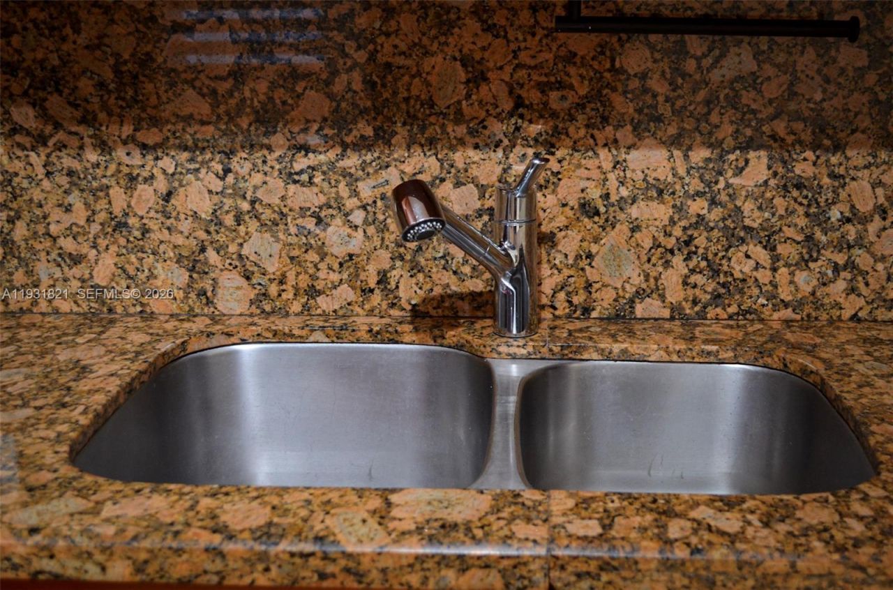 10840 Westwood Lake Dr, Miami, FL 33165 Photo