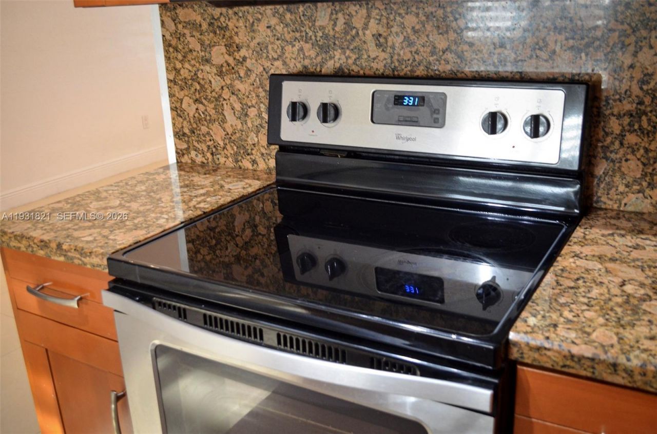 10840 Westwood Lake Dr, Miami, FL 33165 Photo