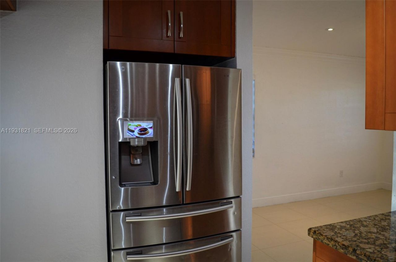 10840 Westwood Lake Dr, Miami, FL 33165 Photo