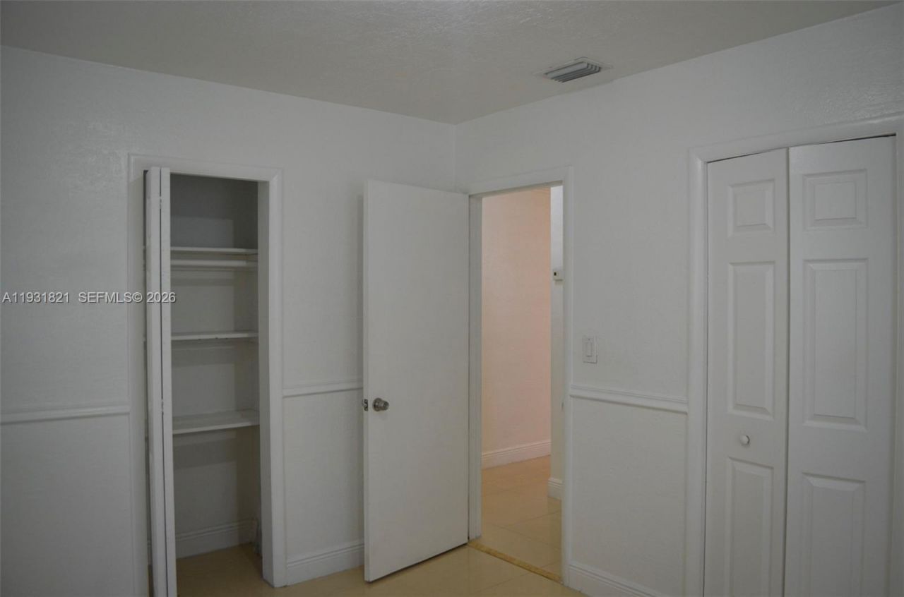 10840 Westwood Lake Dr, Miami, FL 33165 Photo