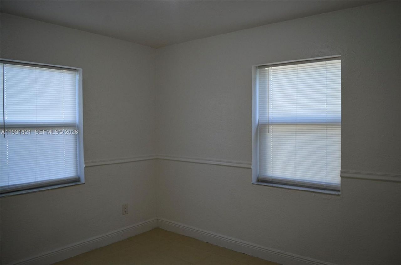 10840 Westwood Lake Dr, Miami, FL 33165 Photo