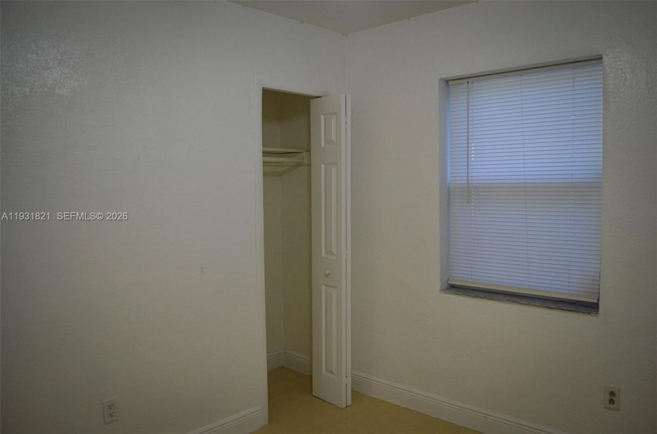 10840 Westwood Lake Dr, Miami, FL 33165 Photo