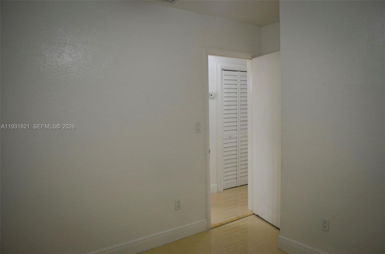 10840 Westwood Lake Dr, Miami, FL 33165 Photo