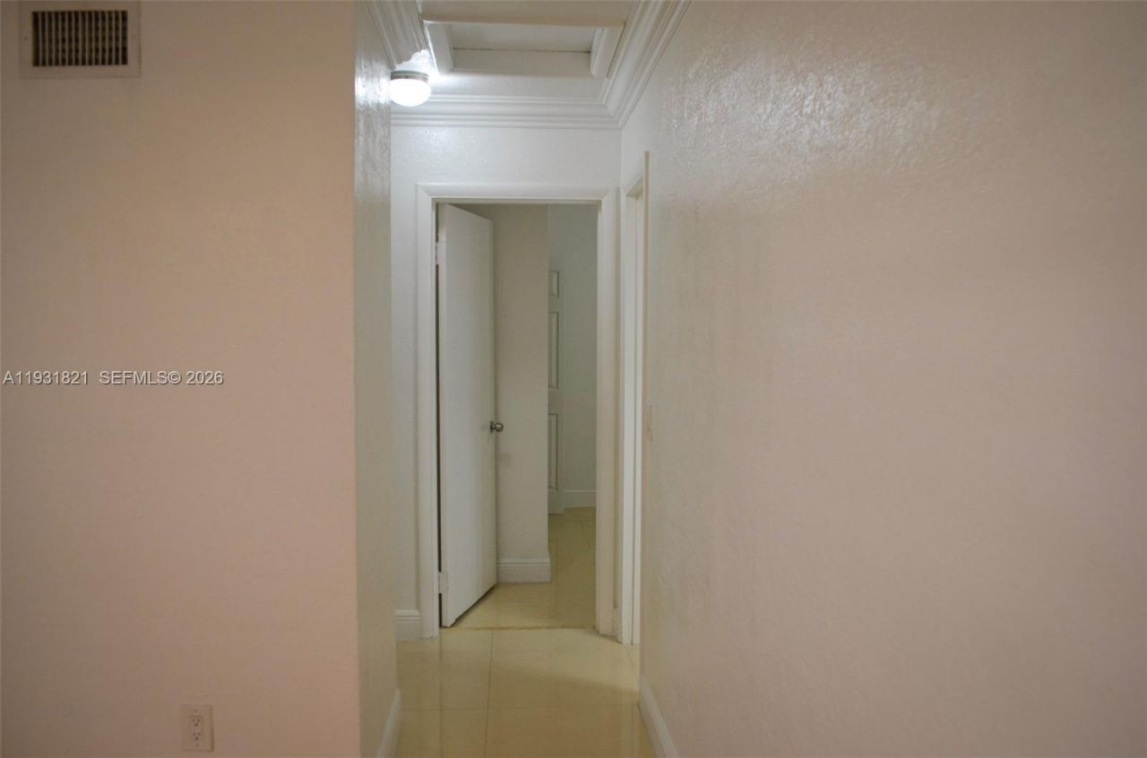 10840 Westwood Lake Dr, Miami, FL 33165 Photo