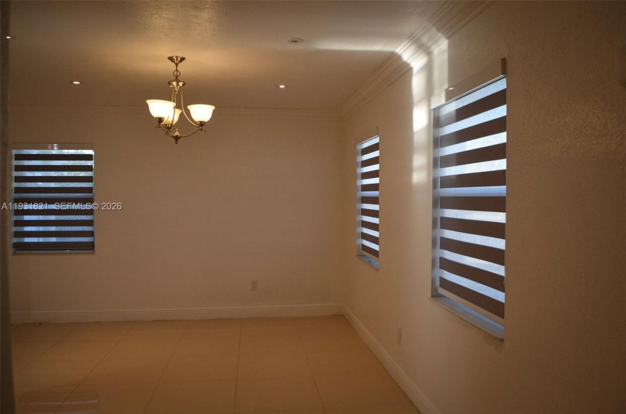 10840 Westwood Lake Dr, Miami, FL 33165 Photo