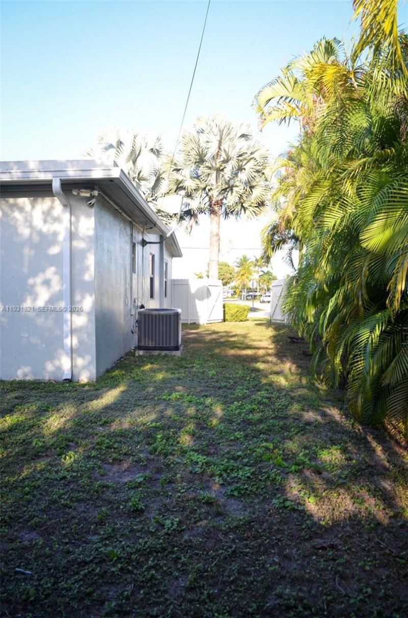 10840 Westwood Lake Dr, Miami, FL 33165 Photo